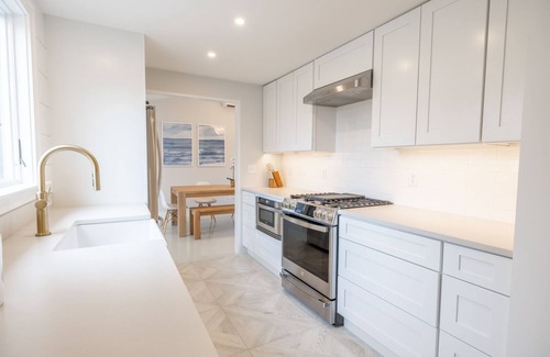 Nantucket Cottage | Newly renovated with large fenced in yard. New master en suite added for ‘26!
