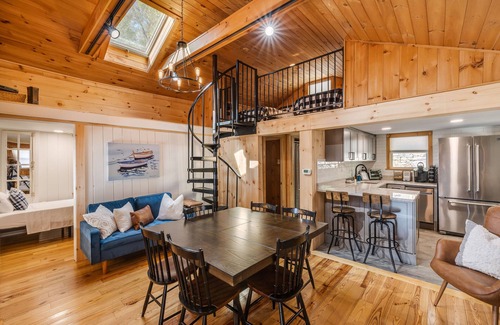 Winchester House | Newly renovated year-round LAKEFRONT rental on Highland Lake! Sleeps 8-9!