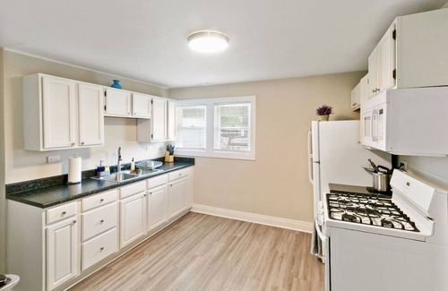 Libertyville Apartment | Newly UPD home in DT Libertyville Near Naval Base!