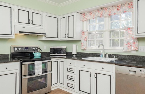 Cary House | Newly Updated 3 Bedroom Townhome in Heart of Cary