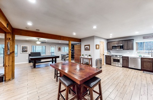 Hendersonville House | Newly-updated 3,200-square-foot mountain home with sauna & firepit - dogs OK