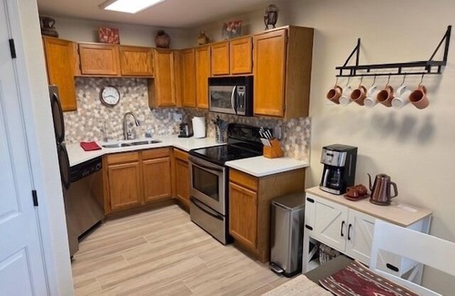 Tucson Condo | Newly updated comfort in the desert foothills. Perfect hiking area.
