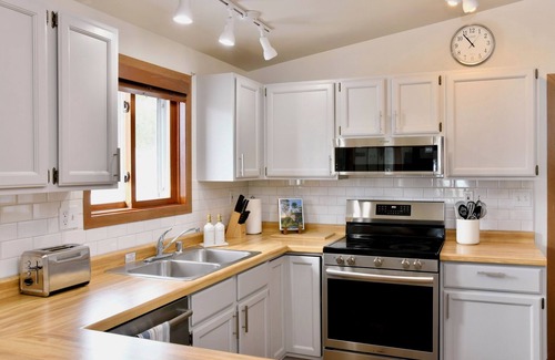 Ellison Bay Cottage | Newly updated Lake Michigan Waterfront with pier for boats! Room for trailer!