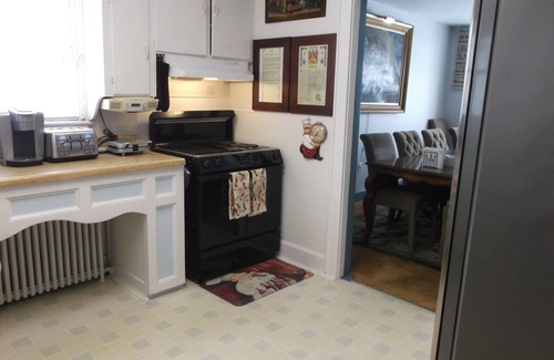 Centennial House | Newly Updated Large Home, Walk Downtown, UVM & Hospital ~ Includes Bicycles!