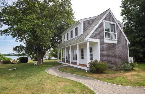 Orleans House | Newly updated spacious steps to water