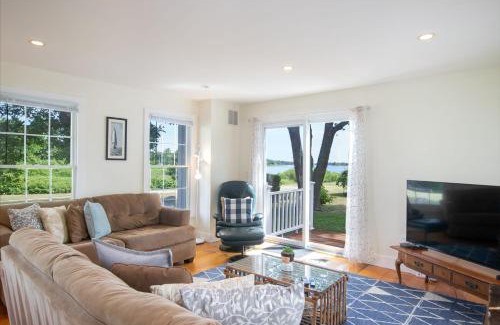 Orleans House | Newly updated spacious steps to water