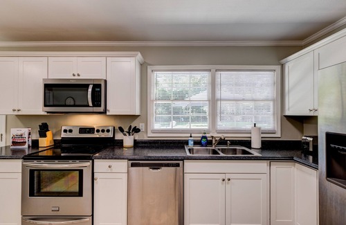 Thomasville House | Newly Updated-Sprawling Ranch on Wimbledon