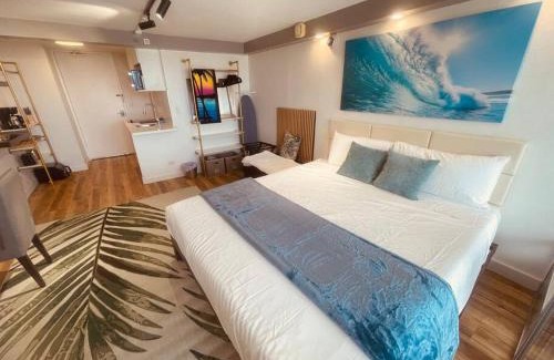 Waikiki Apartment | Newly upgrade King bed oceanview 3303