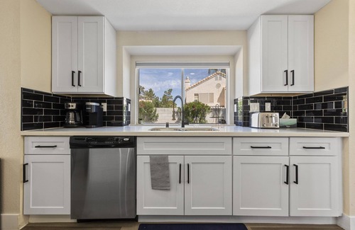 Green Valley House | Newly upgraded modern home w/pool and billiards table. Highly accessible!
