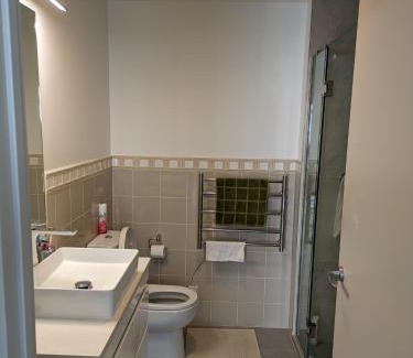 Auckland House | Newmarket Homestay - Double Room