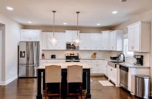 Newnan House | Newnan 4BR Retreat - Kids' Playroom & Quiet Area
