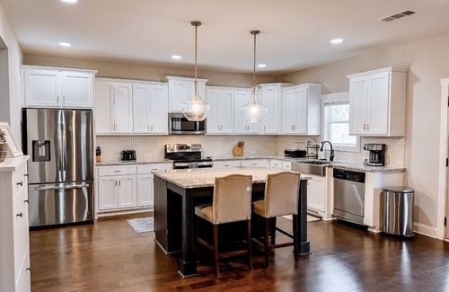 Newnan House | Newnan 4BR Retreat - Kids' Playroom & Quiet Area