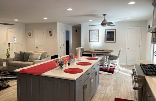 Newnan House | Newnan GetawaynnSharennSave