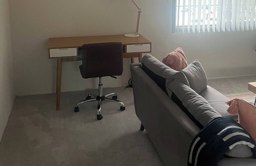 East Side Costa Mesa Apartment | Newport Beach 1BR Apartment. Reduced rates during Fall and for long term rentals