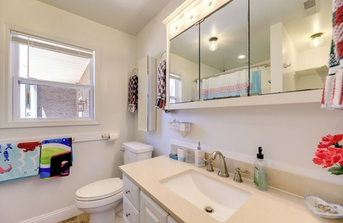 Newport House | Newport Home w/Private Balconies & Creek Access!