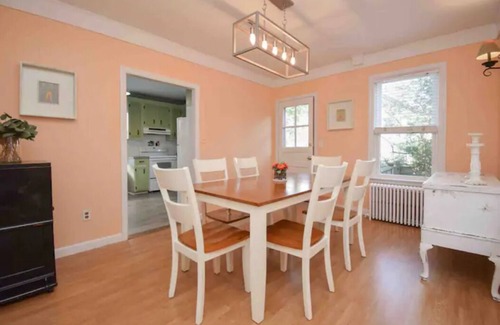 Fifth Ward House | Newport summer monthly rentals close to everything!