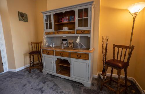 Newton Apartment | NEWTON HEATH APARTMENT -750mtrs to beach - Spacious ground floor - Sleeps 6