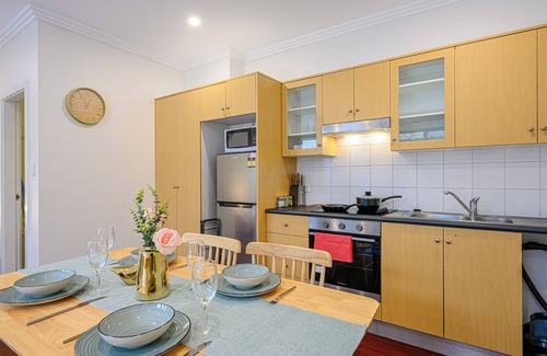 Newtown Apartment | Newtown Close to Univ/Train/Hospital