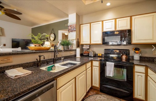 Lake Havasu City Condo | NEXT DOOR TO ROTARY PARK AND THE LAKE!