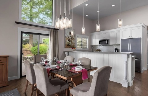 Napa Hotel | Next-Level Fun! 3 Convenient Units w/Kitchen, Outdoor Pool, FREE Parking!