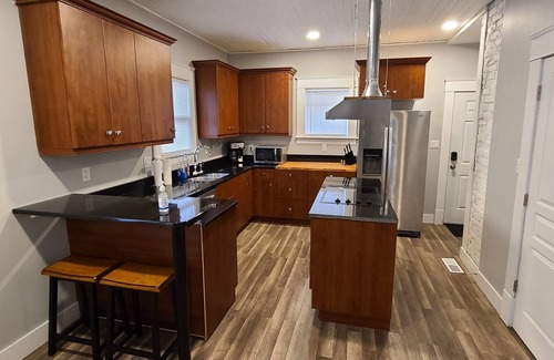 Greensboro House | Next to Downtown Greensboro 3 Bedroom/2 Bathroom Bungalow