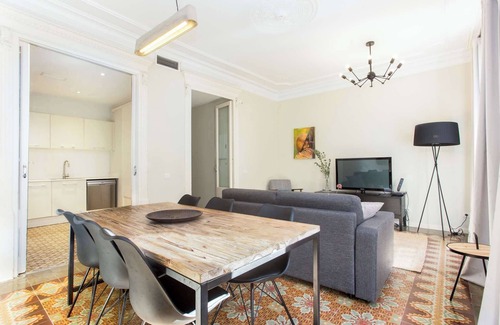 El Raval Apartment | Next to the beach - Las Ramblas 4 bedroom with balcony