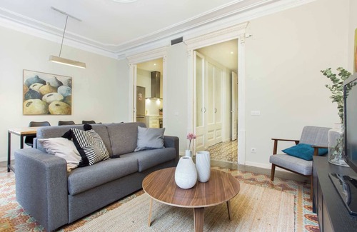 El Raval Apartment | Next to the beach - Las Ramblas 4 bedroom with balcony