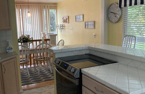 Ottawa Beach Cottage | Next To The Holland State Park Beach AVAILABLE OFF SEASON !Thru April
