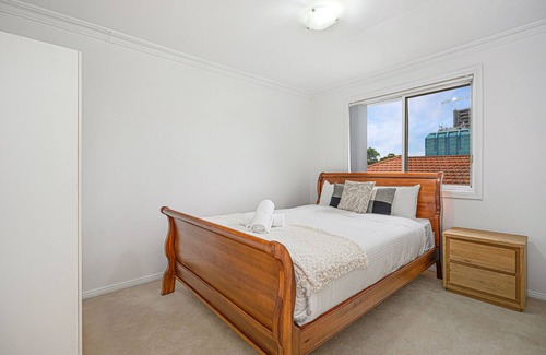 Bankstown House | Next to Westfield! Adorable 3 Br Townhouse