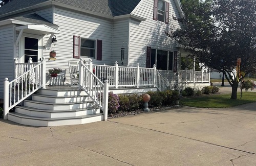 Pound House | NFL Draft Charming 4 bedroom House small town appeal Pound 35 min. from Stadium