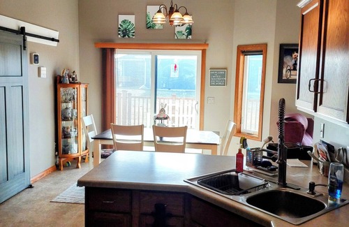 Luxemburg House | NFL DRAFT SPECIAL! 1 side exec. duplex. 30 mins to Lambeau Field/Door County