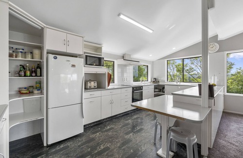 Taupo House | Ngaio Views - Lake Taupo Holiday Home