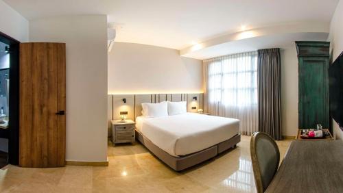 Granada Hotel | NH Boulevard del Río Cali