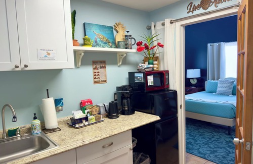 Royal Hawaiian Estates Apartment | nHot tub in rainforest -Clean & Cozy, 5 min to Volcanoes Natl Park, coffee & Tea