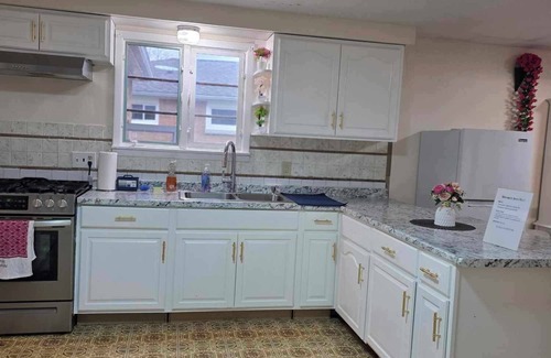 Cheektowaga House | Niagara Falls, Buffalo, Highmark Visitors House
