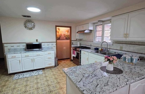 Cheektowaga House | Niagara Falls, Buffalo, Highmark Visitors House