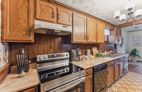 Niagara Falls House | Niagara Falls Getaway: Perfect Place to Unwind by RedAwning