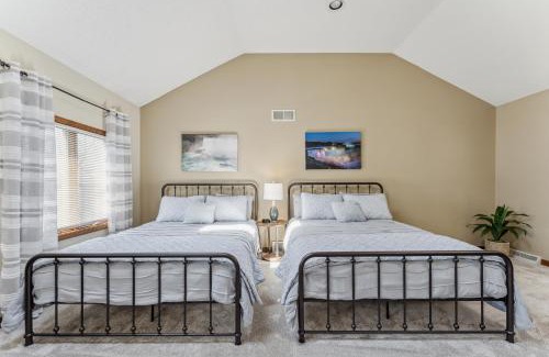 Niagara Falls House | Niagara Falls Getaway- Perfect Place to Unwind home