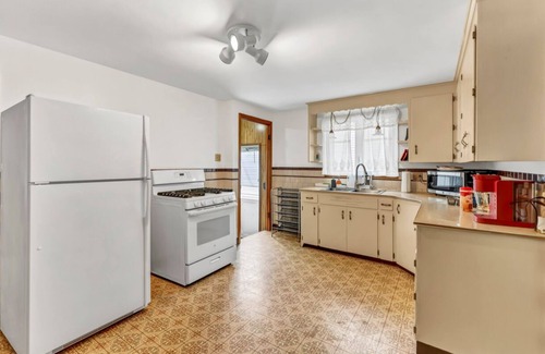 Cheektowaga House | Niagara Falls, Highmark, Buffalo Vacation House