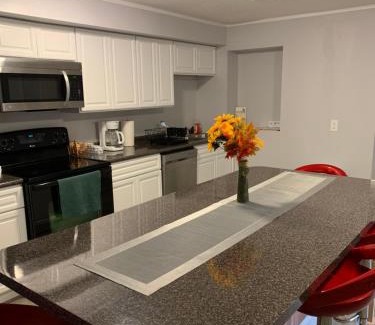Niagara Falls House | Niagara Falls (USA) Minutes to EVERYTHING