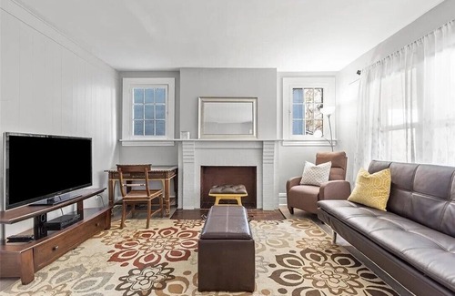 Edgewood Apartment | Nice 1-bedroom apartment in Class A Pittsburgh neighborhood