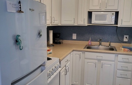Atlantic Beach Apartment | Nice 1st floor studio a few steps to the beach with large pool at Bogue Shores.