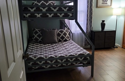 St. Marys House | Nice 2 Bedroom Duplex Great For Contractors