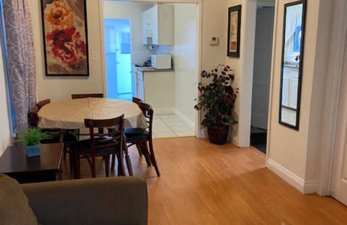Burbank House | Nice 2 Bedroom Home in Burbank
