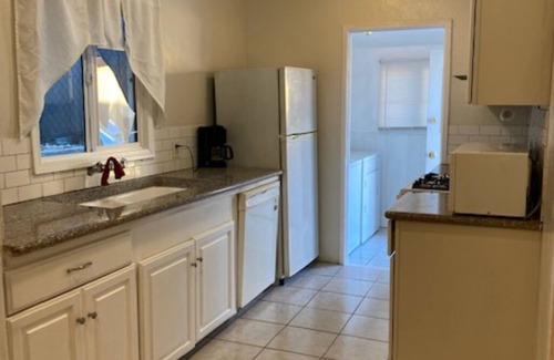 Burbank House | Nice 2 Bedroom Home in Burbank