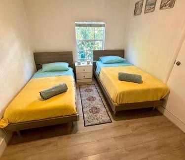 Midtown House | Nice 2 Twin bedroom - Best central location in Miami - Luggage storage, parking and Laundry for free!