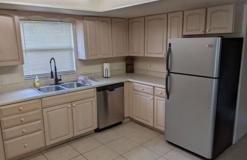 San Carlos Park House | Nice 3 BR, 2 BA, WiFi, near I-75, Beach, Florida Gulf Coast Univ. & the Airport