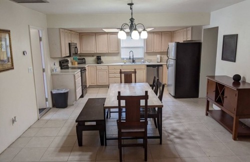 San Carlos Park House | Nice 3 BR, 2 BA, WiFi, near I-75, Beach, Florida Gulf Coast Univ. & the Airport