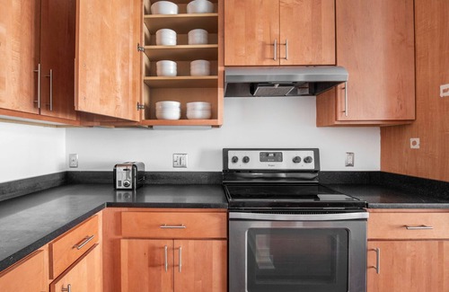 Cambridge Apartment | Nice Alewife 2BR w/Gym & W/D, nr Shopping & T, by Blueground