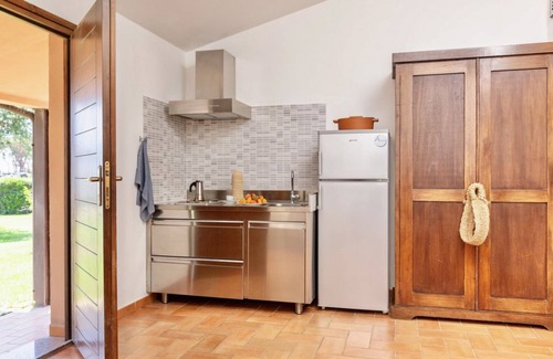 Marina di Montalto Apartment | Nice and welcoming two-room apartment located on the ground floor with air conditioning of approximately 50 m2 composed of a living room with two single beds and a kitchenette with electric hobs, fridge with freezer, pots and pans.A bedroom with double b